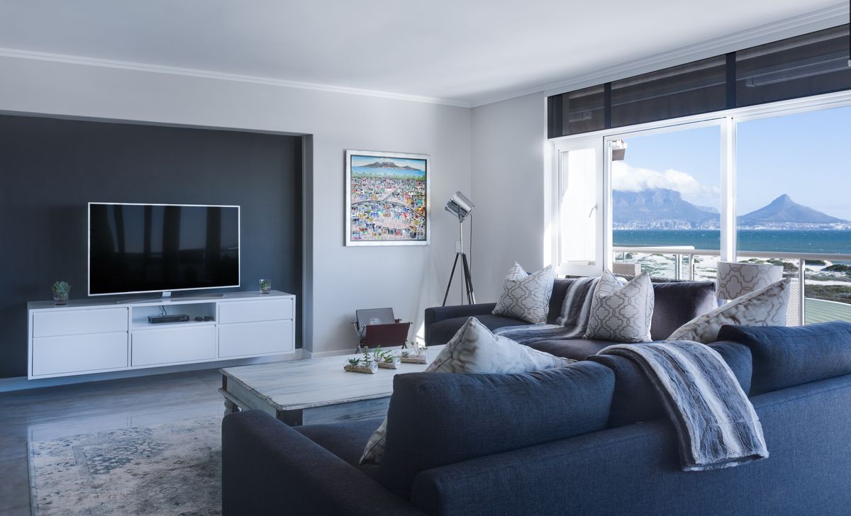 Deluxe room with city and light interior